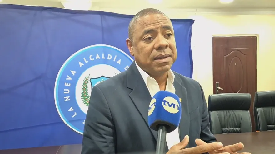 Ediles de Colón enfrentados con alcalde Diógenes Galván, no le aprueban presupuesto