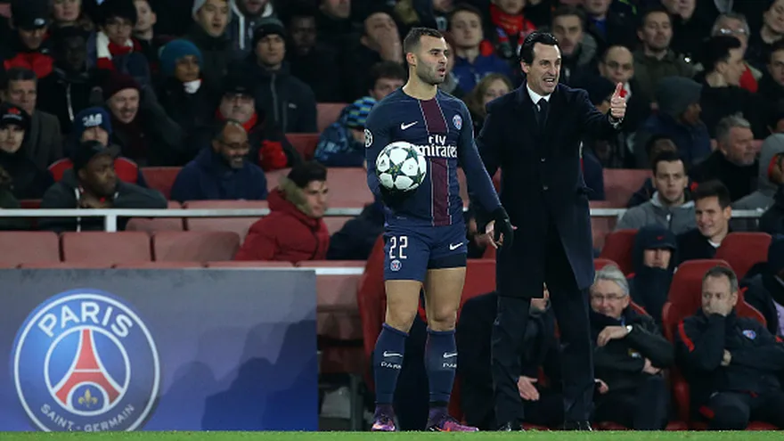 Jesé (22) junto al técnico Unai Emery  (d)