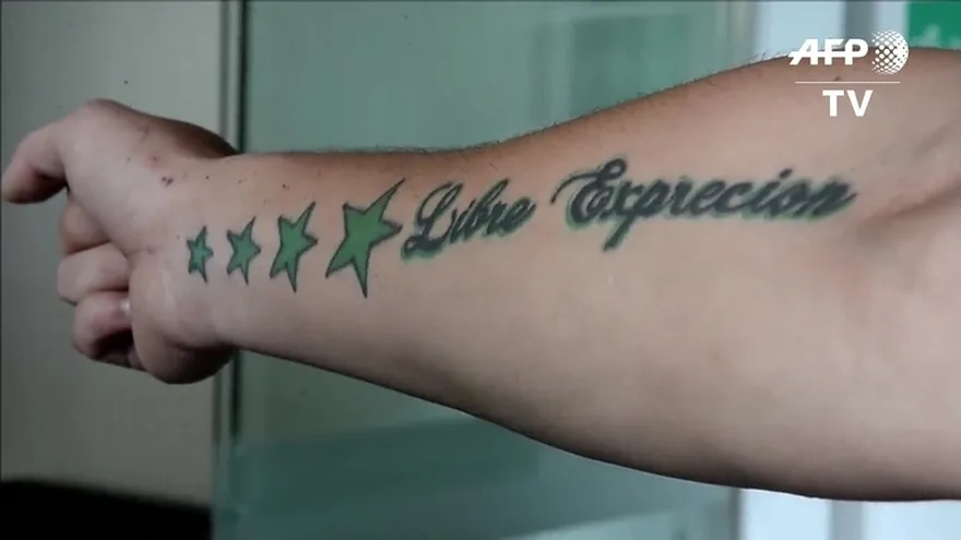 En Colombia corrigen tatuajes... que tengan errores ortográficos