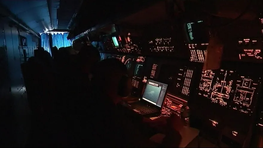 Captan señal "probablemente" de caja negra de avión de EgyptAir