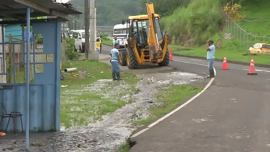 Tubería rota en Las Malvinas de Alcaldedíaz