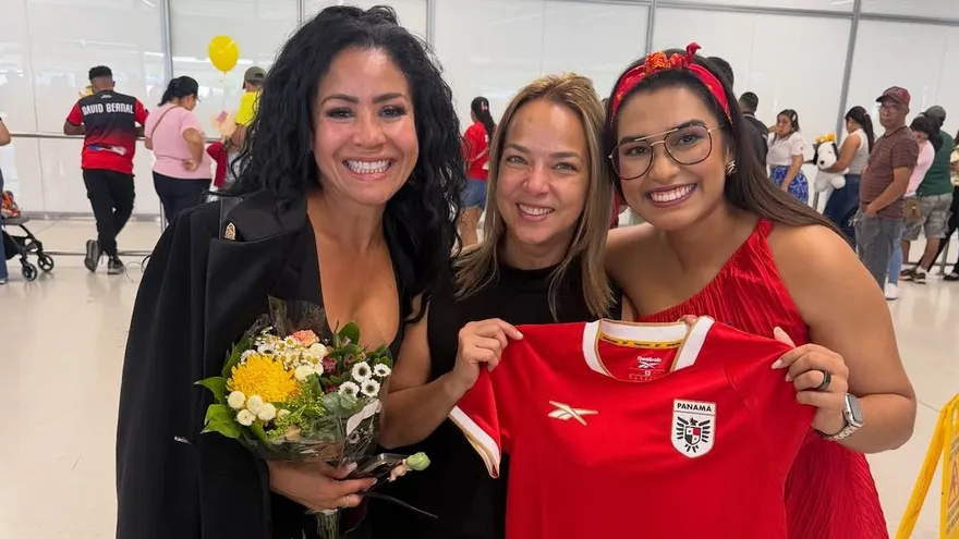 Carolina Sandoval y Adamari López son recibidas en el Aeropuerto Internacional de Tocumen