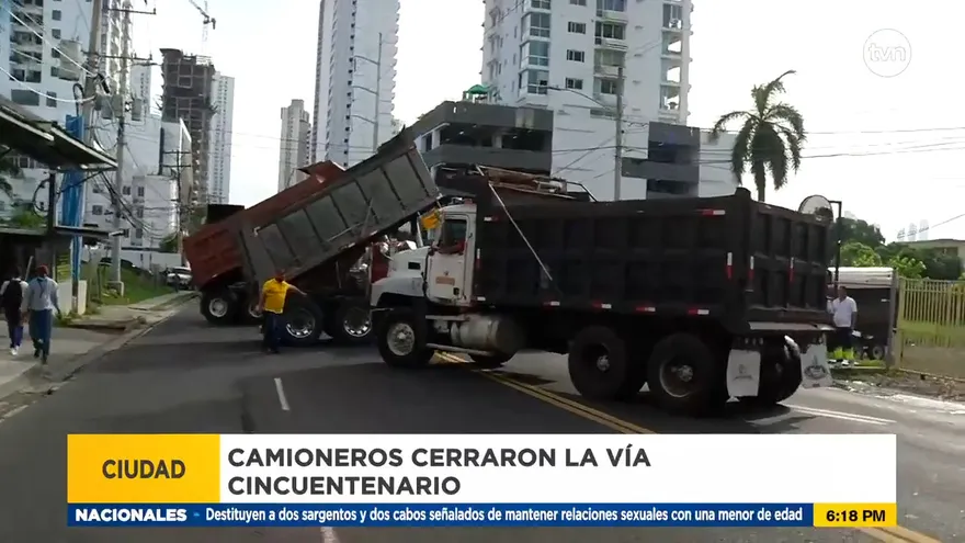 Camioneros cerraron la vía Cincuentenario