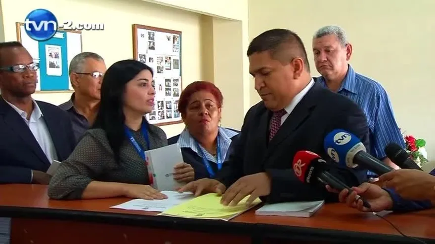 TE notifica a Martinelli en sede de su partido