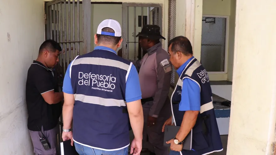 Personal de la Defensoría del Pueblo en una cárcel del país