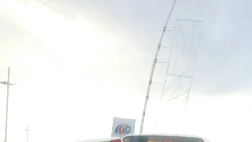 Metrobus colisiona ambulancia con paciente en la Cinta Costera