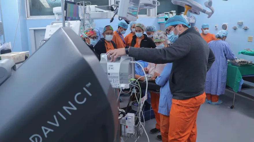 Cerca 30 cirugías ha realizado el Instituto Oncológico Nacional (ION) con el sistema robótico Da Vinci Xi desde su puesta en marcha oficial, consolidando a Panamá como referente regional en cirugía mínimamente invasiva para el tratamiento del cáncer y otras patologías complejas.