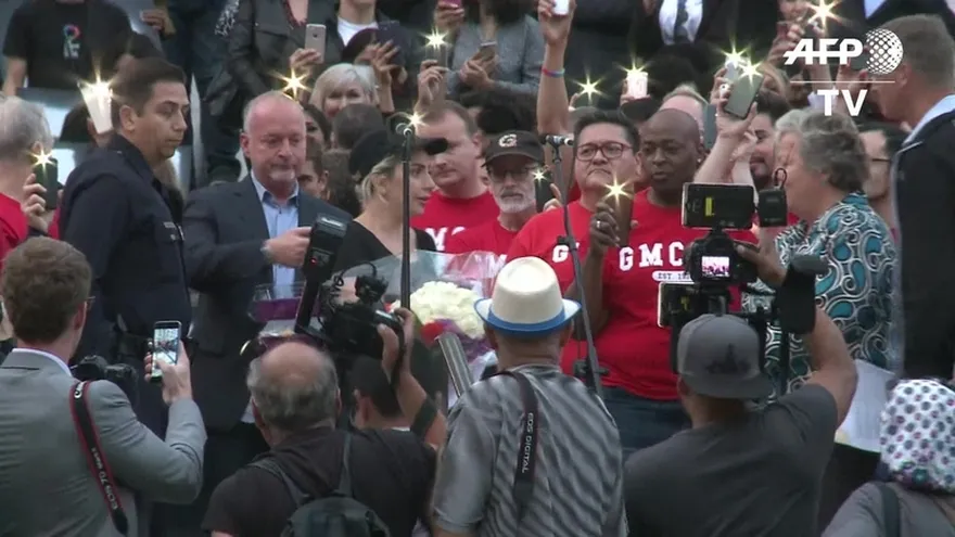 Lady Gaga participó en vigilia por Orlando en Los Angeles