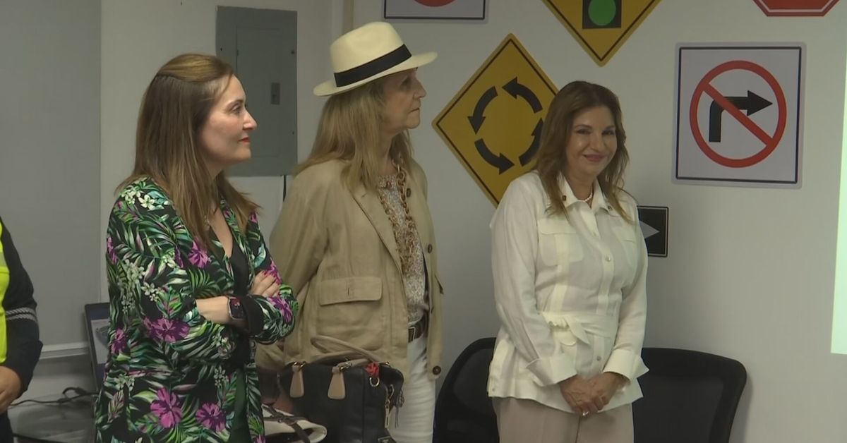 Infanta Doña Elena de Borbón y Grecia participa en visita a programas infantiles en Panamá