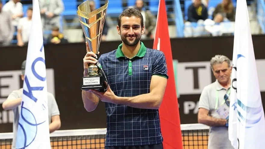 Marin Cilic levanta el trofeo de campeón en  Estambul
