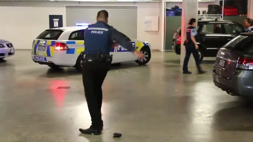 El baile de la policía kiwi que enloquece a internautas