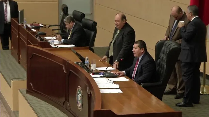 Diputados con más de 10 días de asuetos