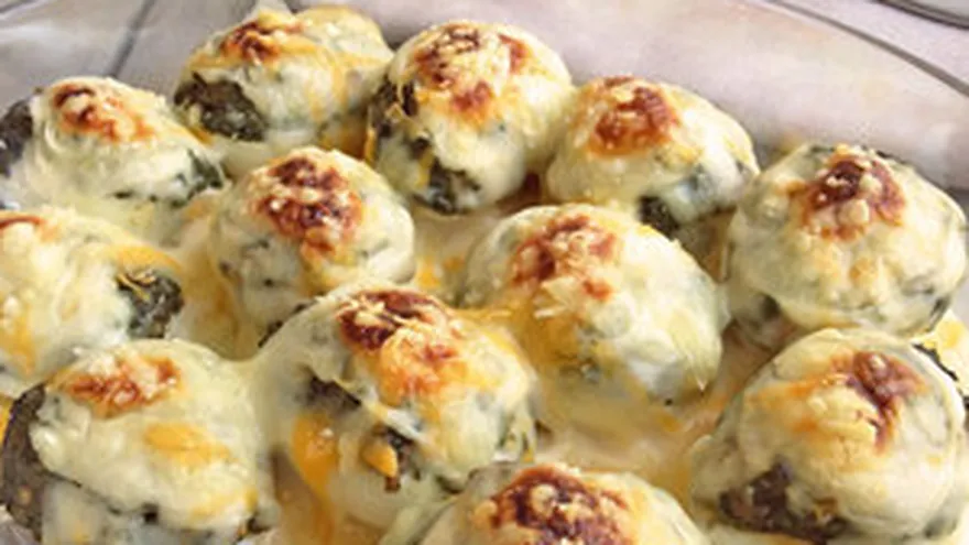 Panecillo rellenos de huevo revuelto con bacon