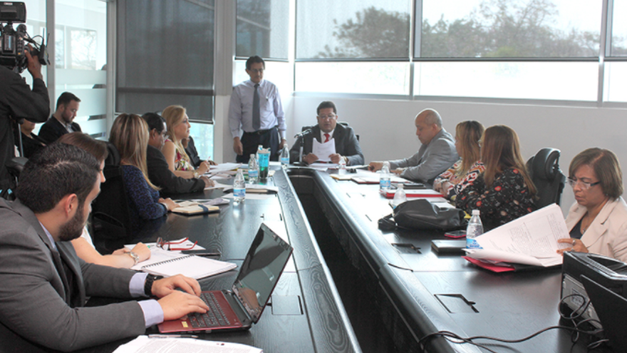 Una subcomisión analiza el proyecto de Ley 569, presentado en el Legislativo por el ministro de Salud.