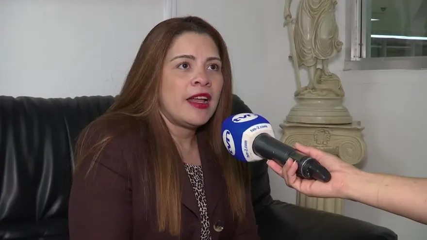 Siguen tras la pista de hombre acusado de violar a sus hijastras