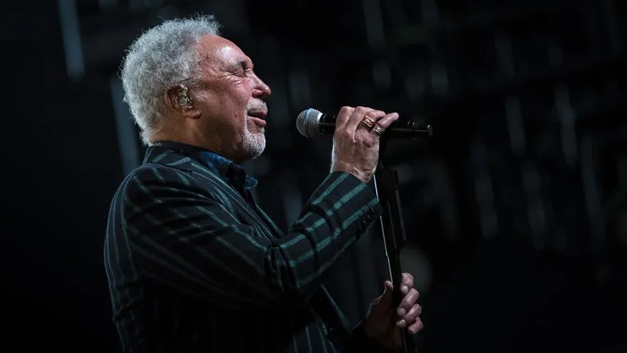 El cantante Tom Jones