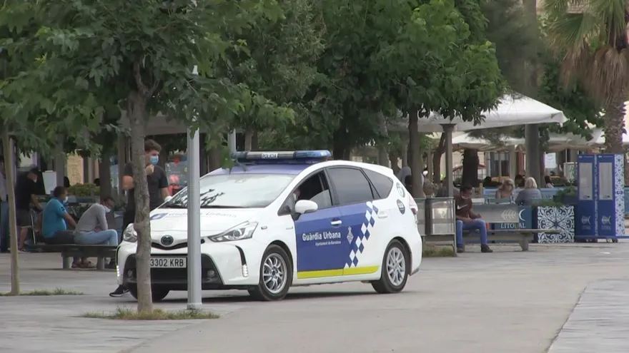 Las autoridades catalanas pidieron el viernes a los habitantes de Barcelona que solo salgan de casa si es imprescindible, debido a un aumento de los contagios por coronavirus.