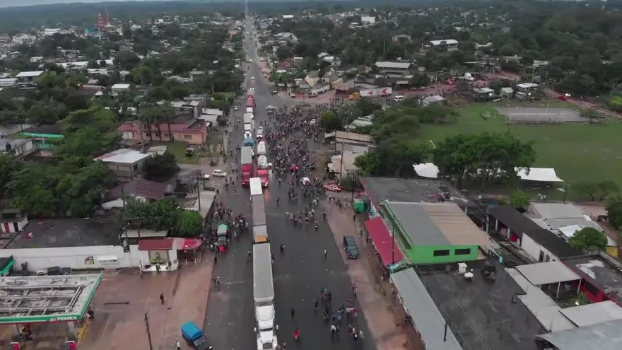 Caravana migrante llega a Ciudad de México rumbo a EEUU