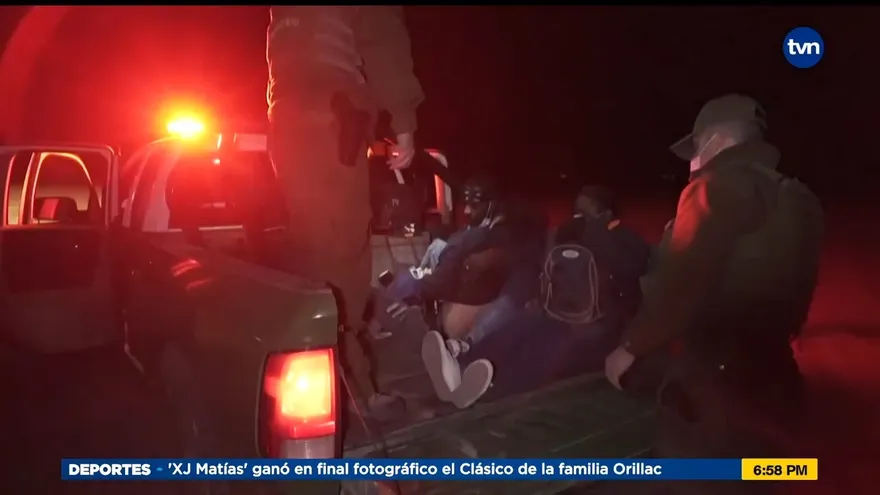 Policía de Chile se topa en el desierto con dos flujos migratorios