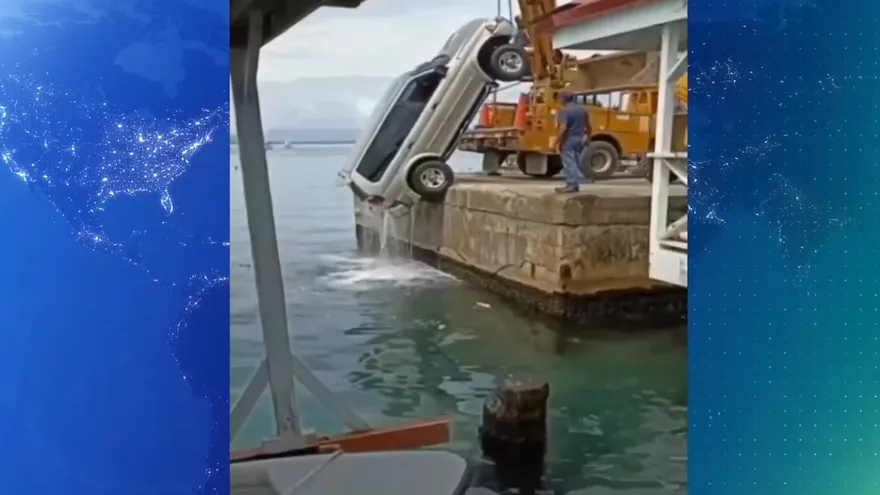 Una persona muere al caer auto en mar en Bocas del Toro