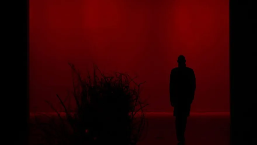 Una modelo en el desfile de la marca Ratier durante el Sao Paulo Fashion Week 2017.