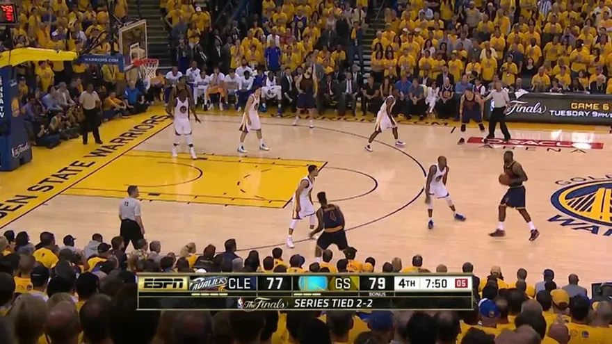 Duelo de a tres. LeBron y Curry