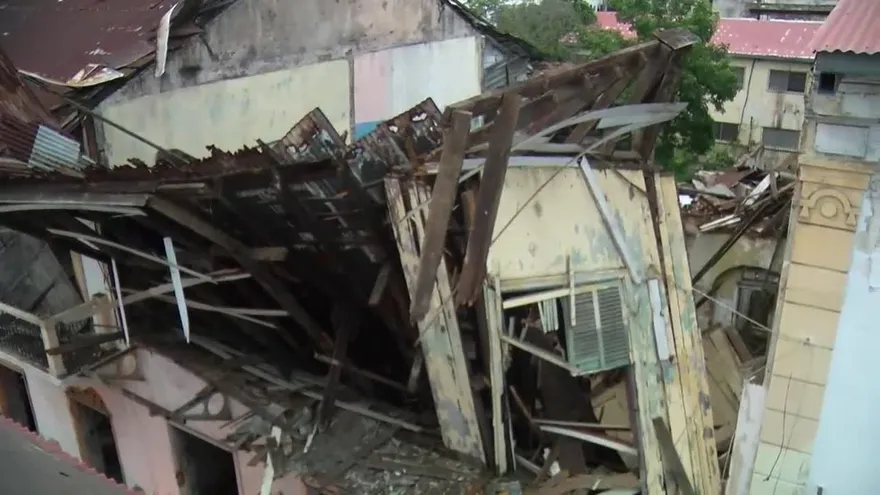 Atienden caída de losa en San Felipe