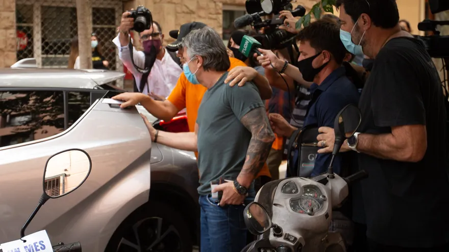 Jorge, padre de Lionel Messi, es asediado por la prensa