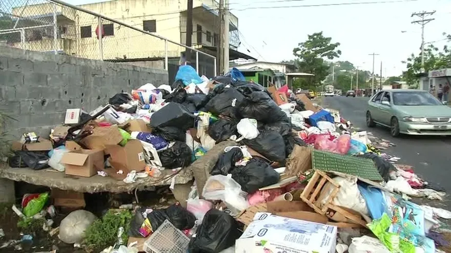 Acumulación de basura en San Miguelito por fiestas de fin de año