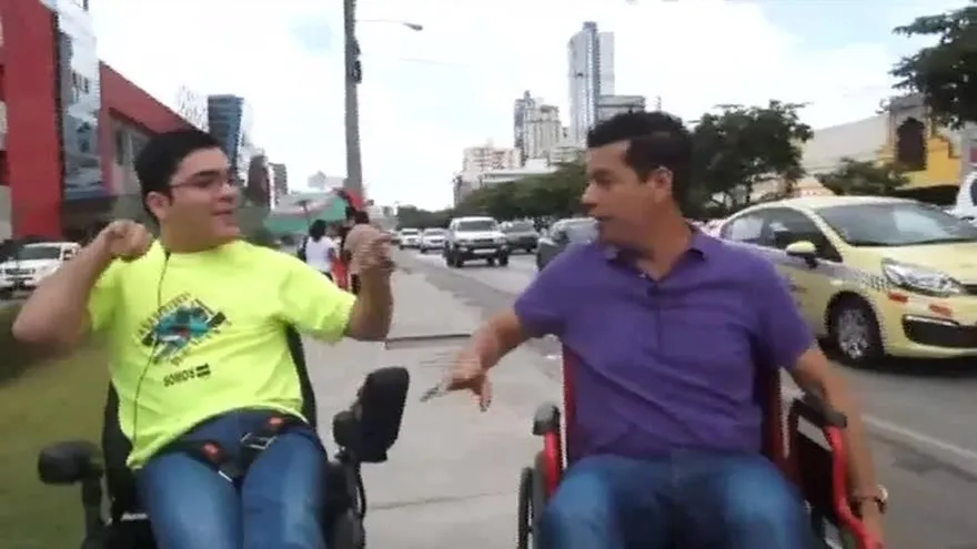 Roly Sterling sale en silla de ruedas con Juanpi