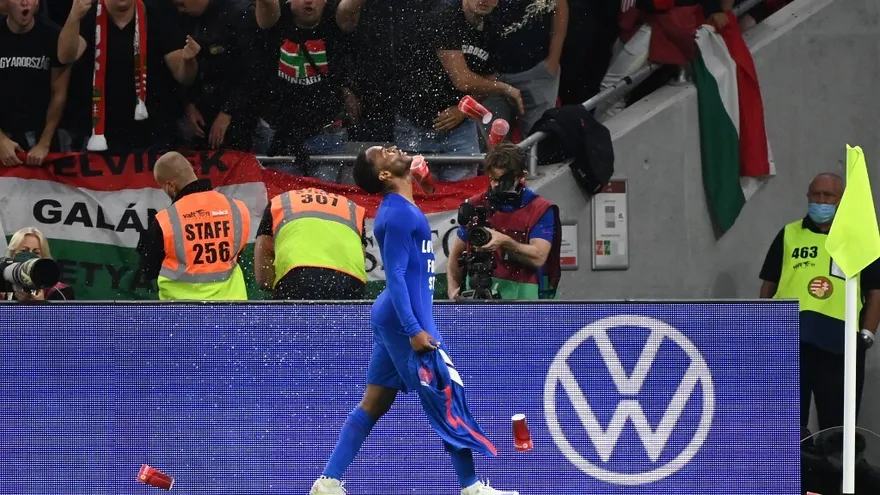 La FIFA abre expediente por insultos racistas hacia los ingleses en Hungría