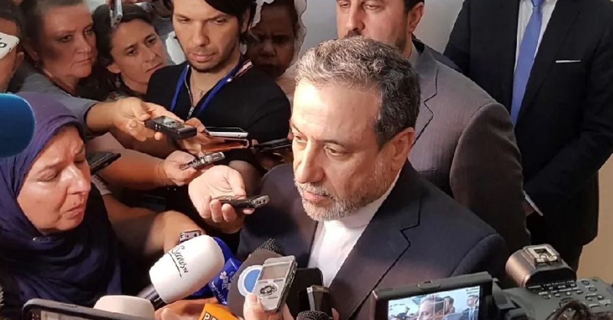 Canciller de Irán regresa a Pakistán pese a que Trump canceló el viaje de sus emisarios