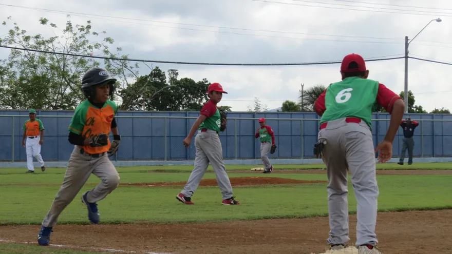 Acción del partido entre los equipos Sub-12 de Chiriquí y Chiriquí Occidente