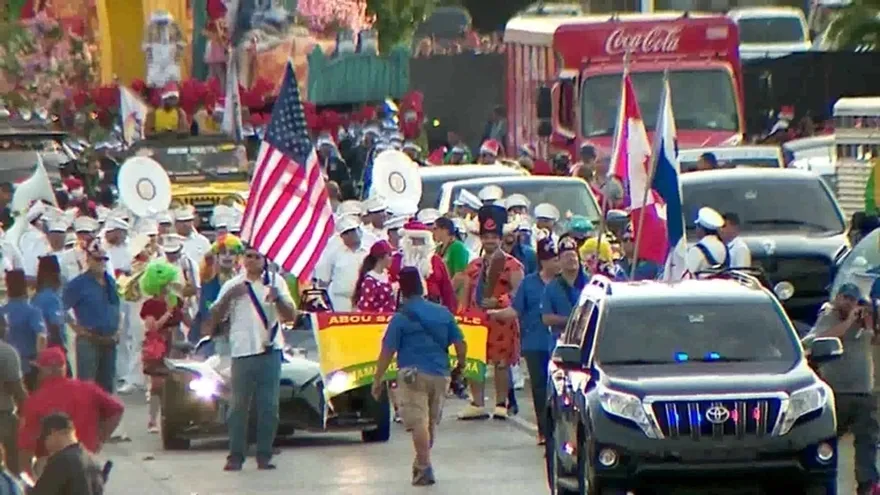 Miles de personas disfrutaron del desfile ‘Brilla la Navidad’