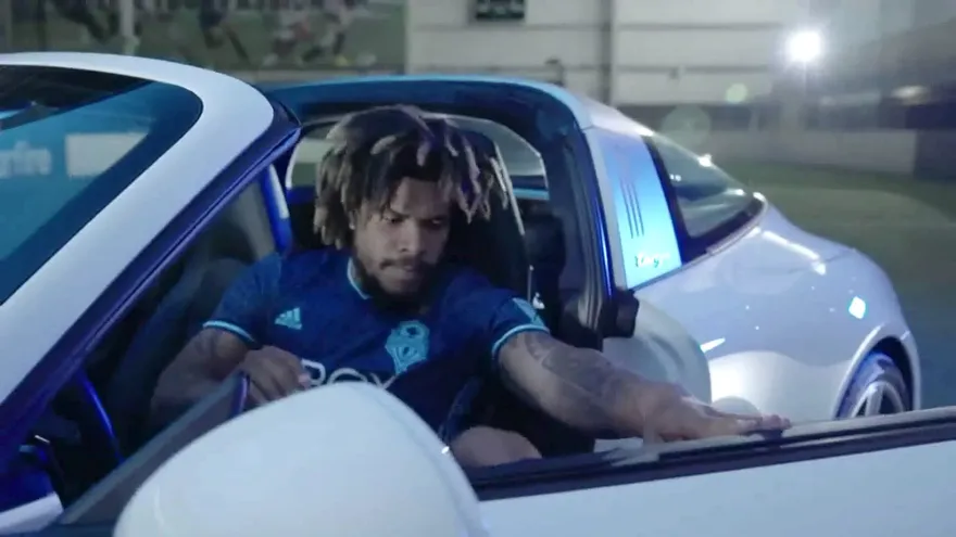 Román Torres en modo campaña publicitaria