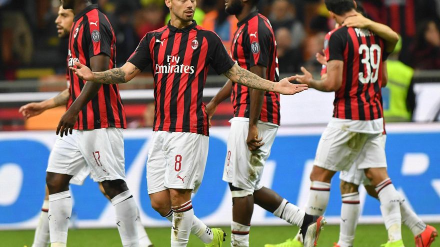 Milan apura sus opciones de Champions tras ganar al Bolonia