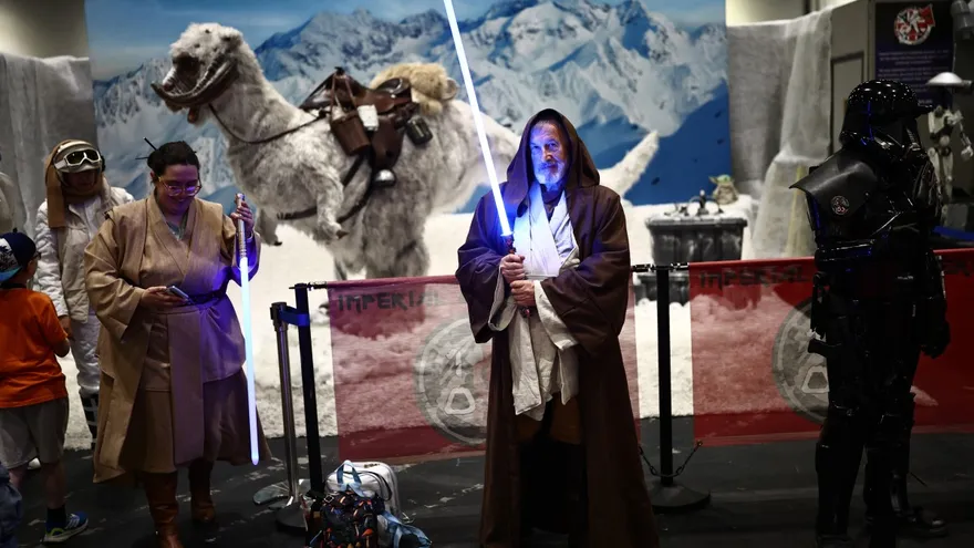 Alrededor del mundo existen cientos de fanáticos de los artículos relacionados a las películas y series de Stars Wars.