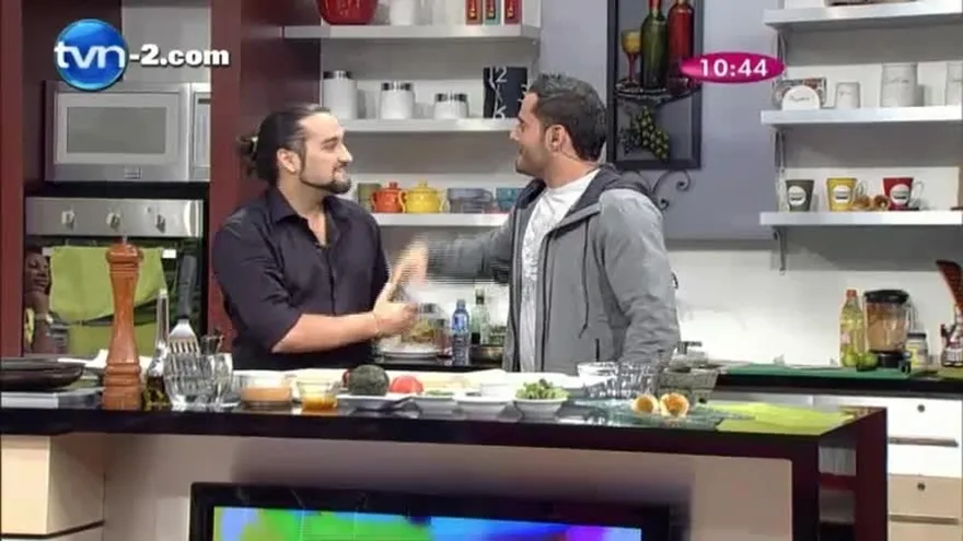 Tacos de Pescado con salteado de tomate, cebolla y micro cilantro