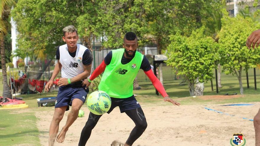 Shubert Pérez entregó listado de jugadores de la Sele fútbol playa