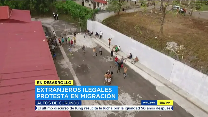 Extranjeros protestan en el albergue masculino de migración