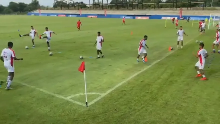 La Sele completa práctica en el estadio del Club Universitario