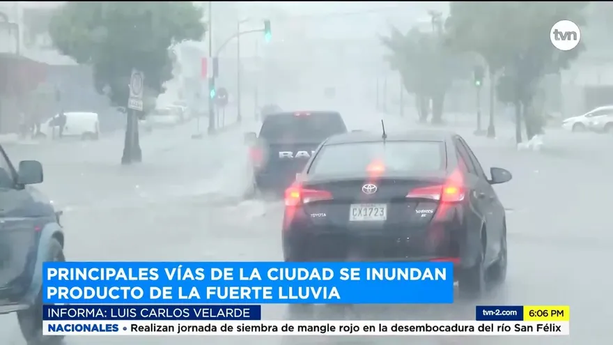 Calles quedan inundadas tras lluvias en la ciudad de Panamá