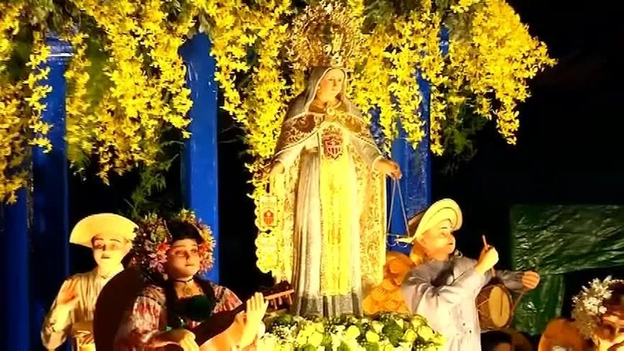 El Festival de La Mejorana en Guararé culminó con la quema de voladores