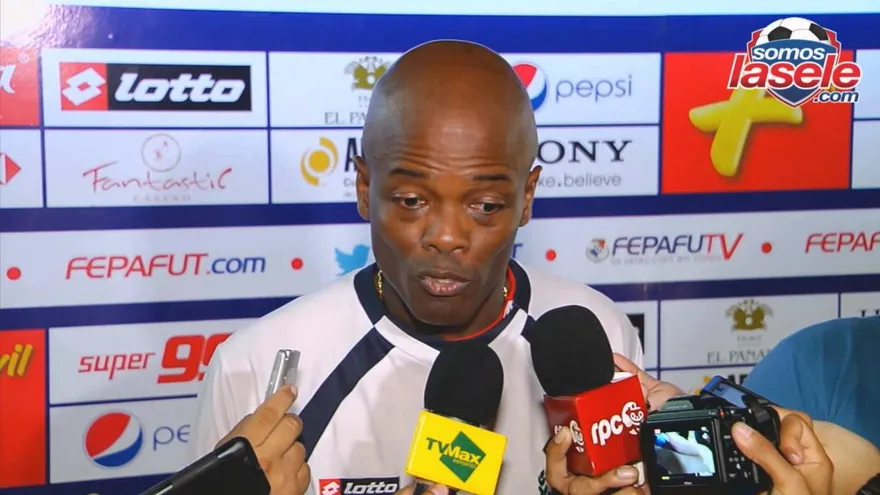 Técnico Julio Dely Valdés excluye a Rolando Escobar y explica motivos