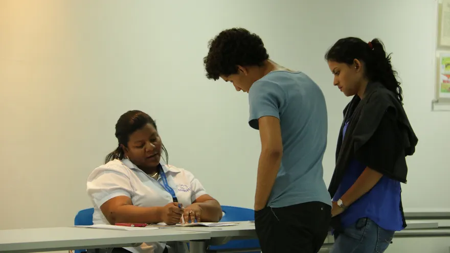 Proceso de selección de alumnos para becas de medicina.