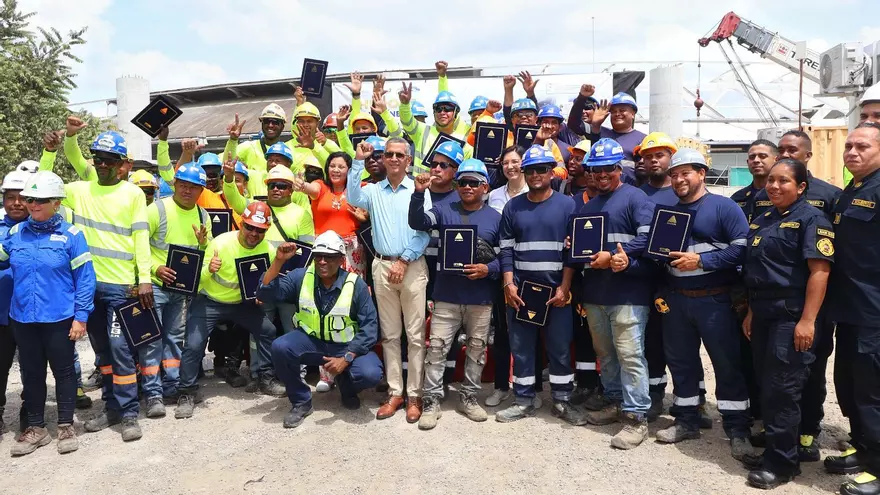 Grupo de trabajadores reconocidos