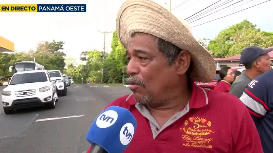 Más de un mes sin agua: residentes de El Clavel cierran vía en Arraiján para exigir respuesta