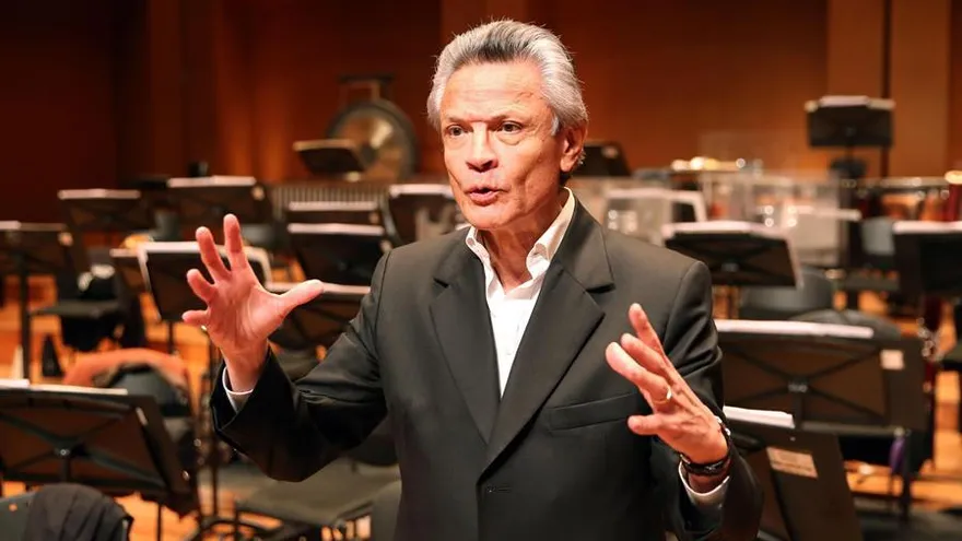 Fotografía de archivo del 2 de Marzo de 2017 del director general del Teatro Mayor Julio Mario Santo Domingo, Ramiro Osorio, durante una entrevista con Efe en Bogotá (Colombia).