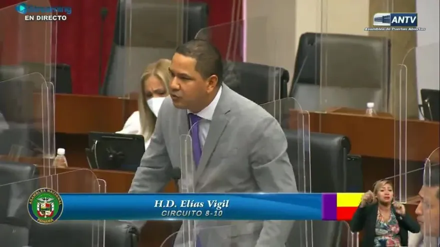 Diputado Vigil toma el período de incidencia de la Asamblea para defender a su hermana