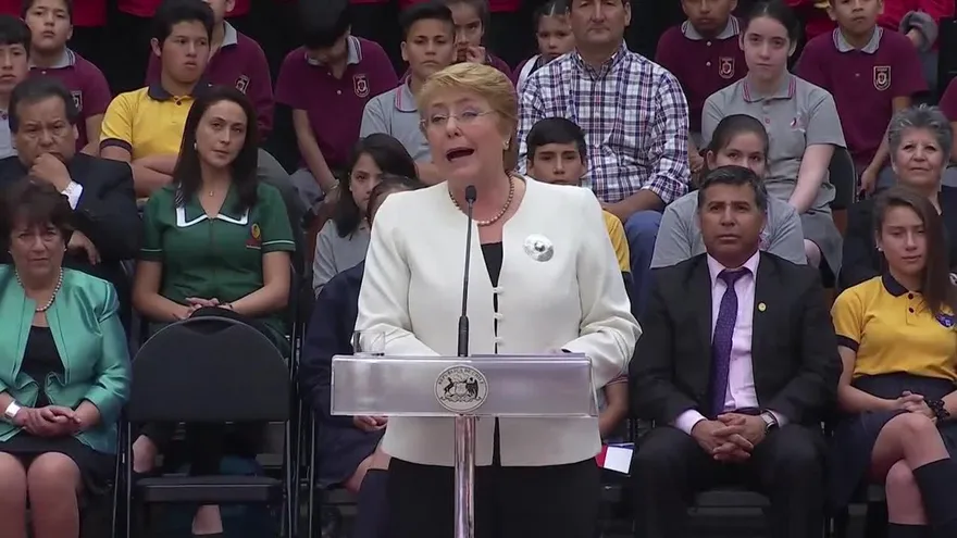 Bachelet promulga ley de nuevo sistema de educación pública